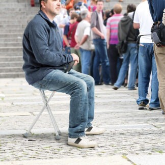 عصا كبار السن ذات ثلاثة أرجل مع مقعد